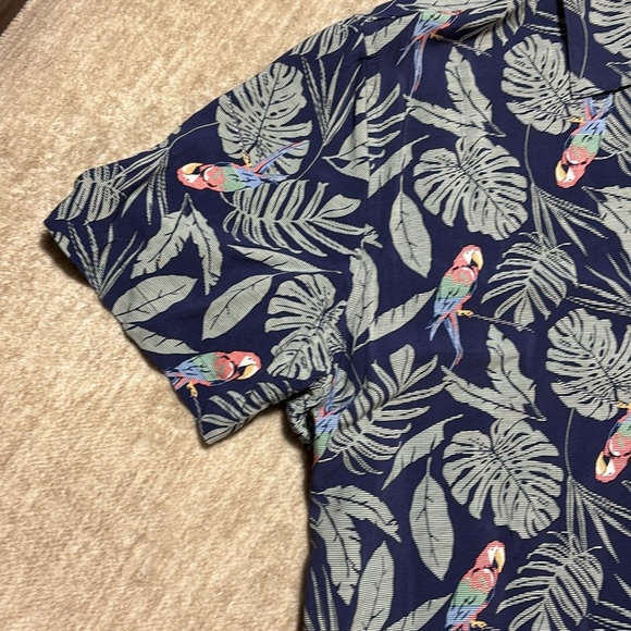 XL men's Tropical Parrot print button up shirt Croft and Barrow Rayon flowy - Picture 3 of 5
